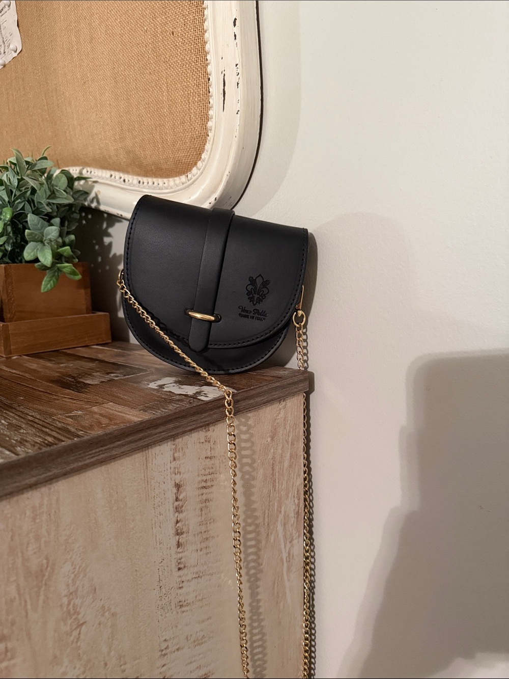 Vera Pelle Black Crossbody Gold Chain Strap